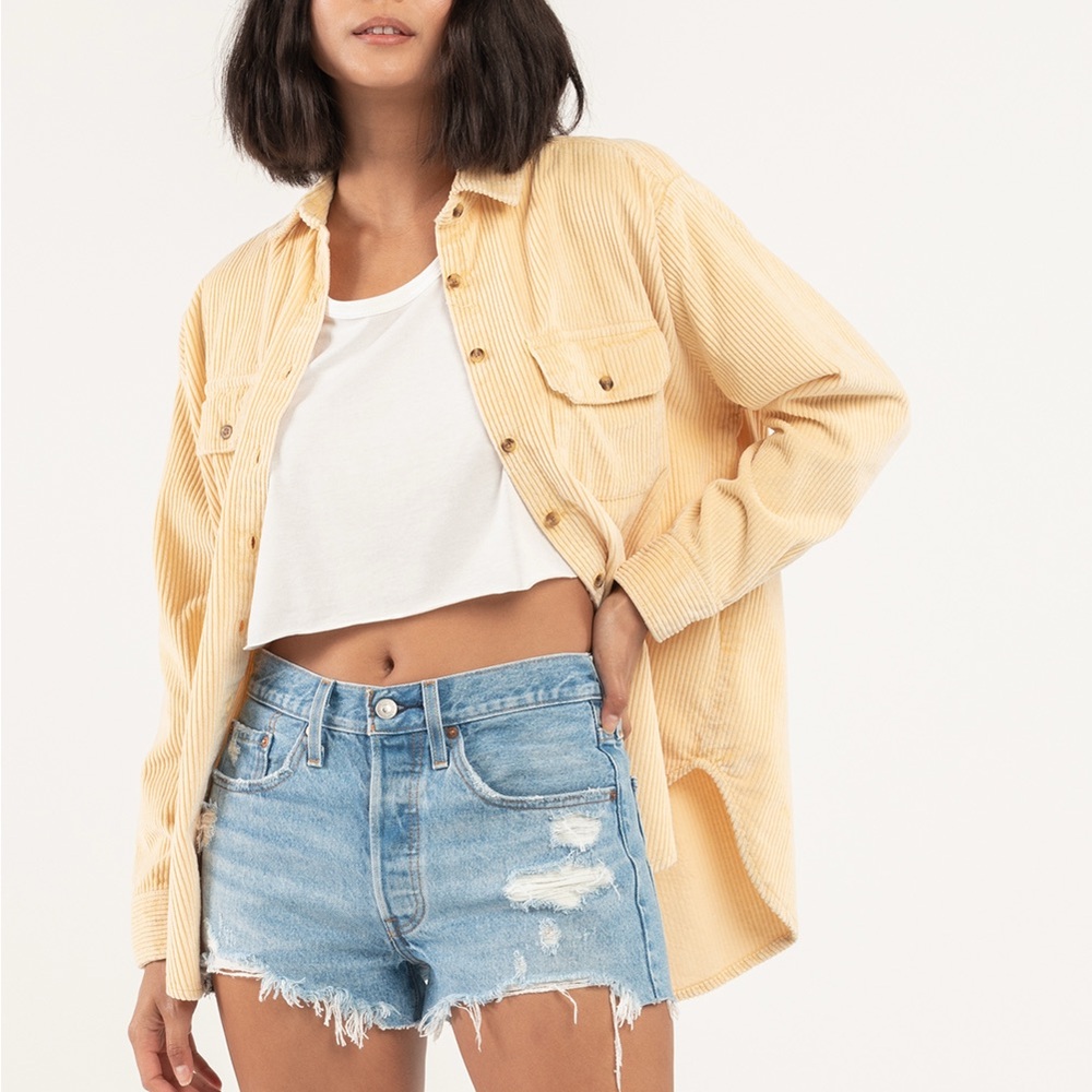 Levi's women’s 501 original denim Jean shorts size 28 light wash cotton denim